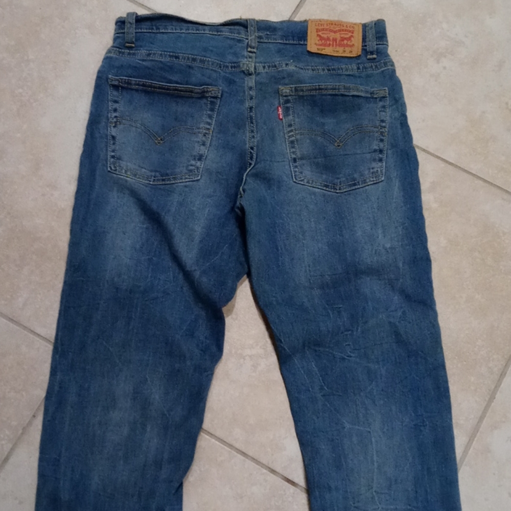 Levis - Picture 3 of 3